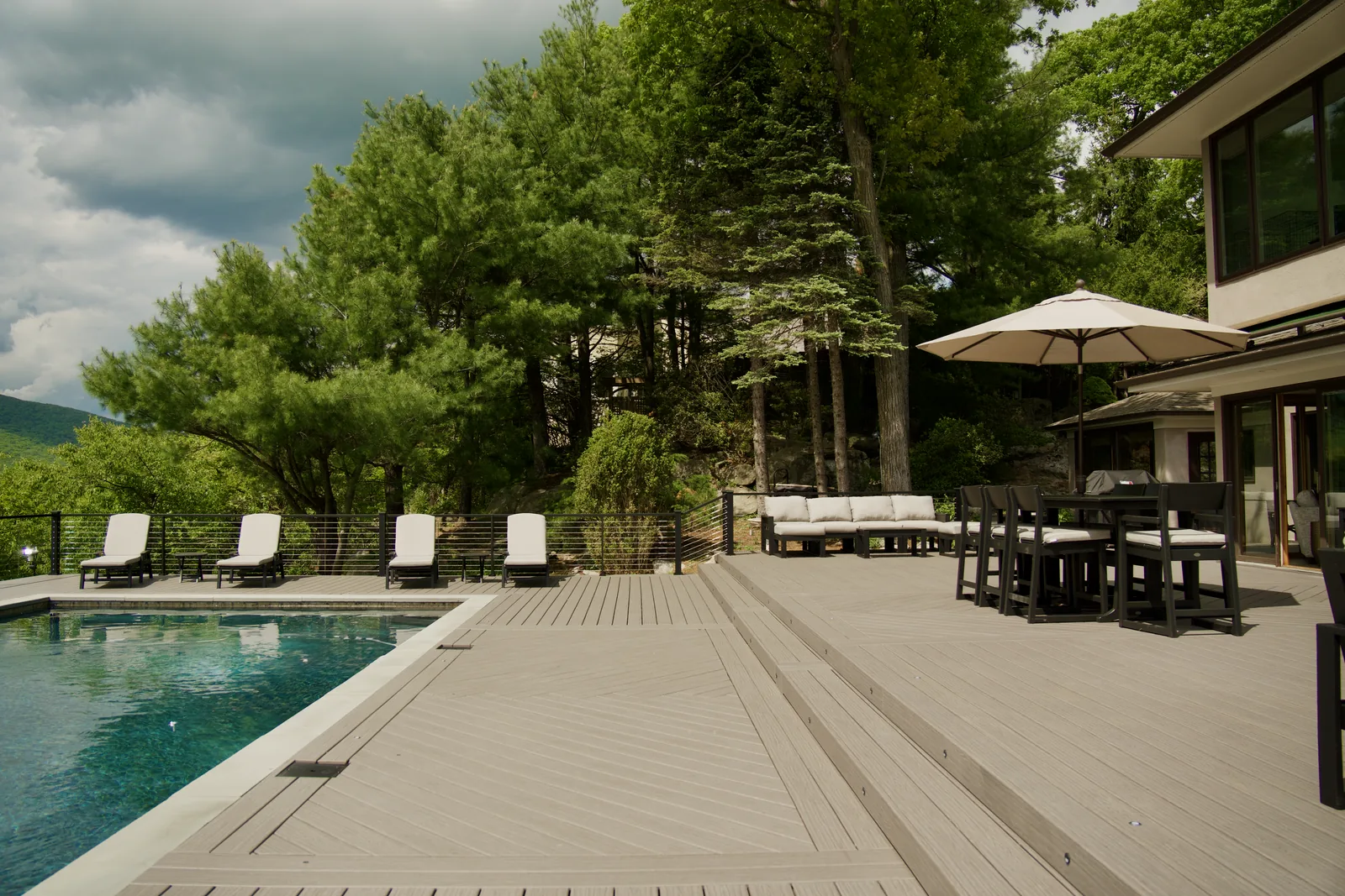 Pool deck with Signature cable railing and Trex picture-frame border in Garrison, NY